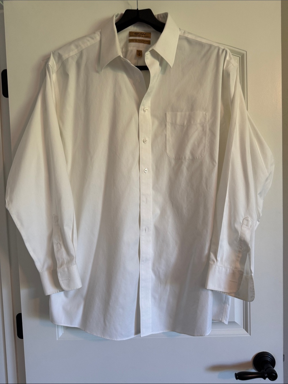 Roundtree & Yorke White Men's Dress Shirt - Pocket Front